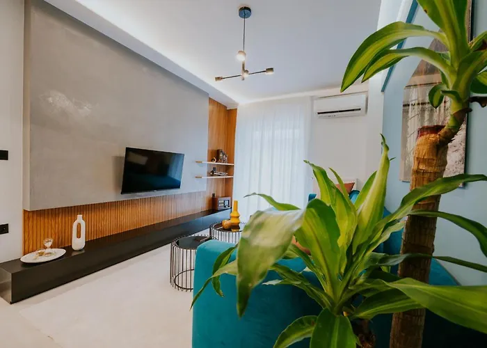 Azuro Luxury Living *
